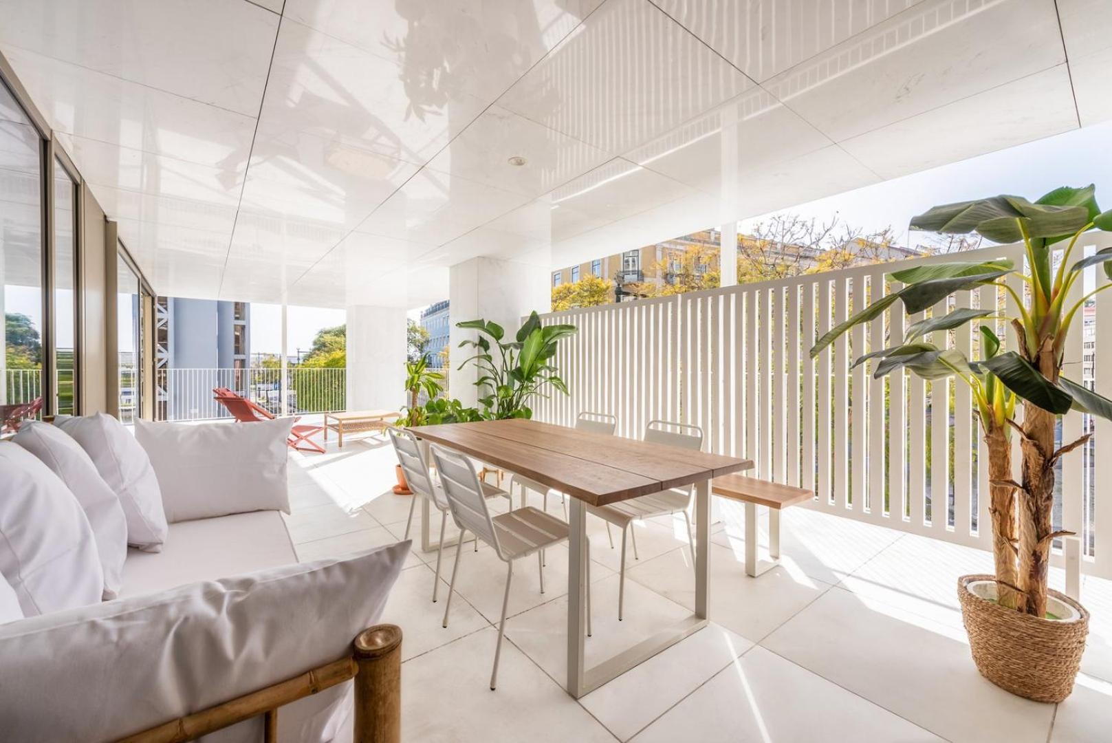 Guestready - 2br Apt Carlos I With Terrace And Gym * Lisboa